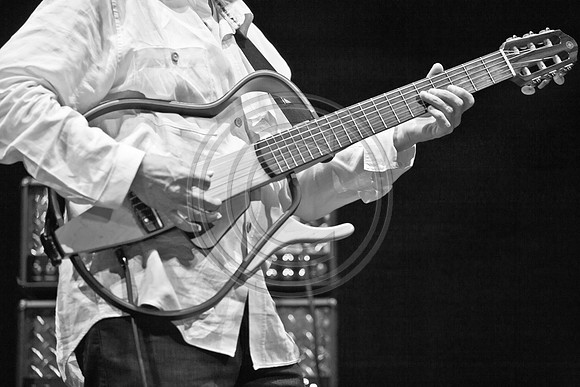 5021_DG_JAZZ_ROOTS_GUITAR VIRUOSOS_Concert_Adrienne_Arsh_CenterZV4N9616