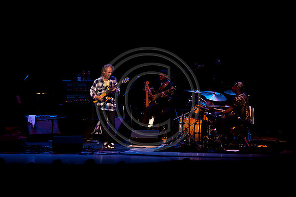 5021_DG_JAZZ_ROOTS_GUITAR VIRUOSOS_Concert_Adrienne_Arsh_CenterVA0M6742