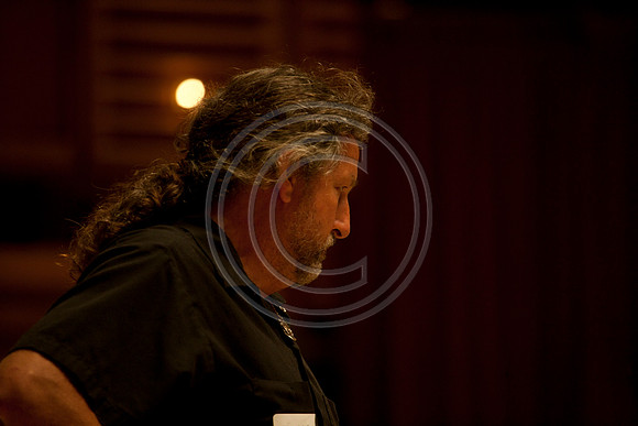 5021_DG_JAZZ_ROOTS_GUITAR VIRUOSOS_Concert_Adrienne_Arsh_CenterVA0M6350
