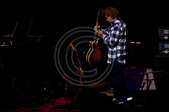 5021_DG_JAZZ_ROOTS_GUITAR VIRUOSOS_Concert_Adrienne_Arsh_Center_ZV4N0271