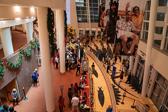 20211217_Mural Adrienne Arsht Christmas Dianne_Reeves Councert_DSC5963