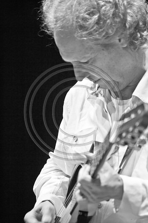 5021_DG_JAZZ_ROOTS_GUITAR VIRUOSOS_Concert_Adrienne_Arsh_CenterVA0M6469
