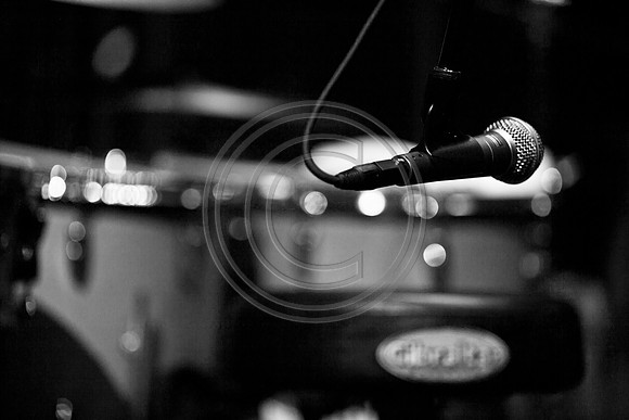 5021_DG_JAZZ_ROOTS_GUITAR VIRUOSOS_Concert_Adrienne_Arsh_Center_ZV4N9482