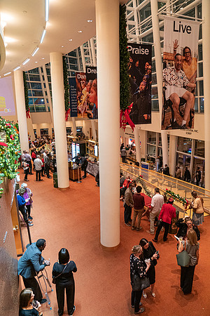 20211217_Mural Adrienne Arsht Christmas Dianne_Reeves Councert_DSC5992
