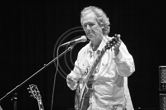 5021_DG_JAZZ_ROOTS_GUITAR VIRUOSOS_Concert_Adrienne_Arsh_Center_VA0M6592