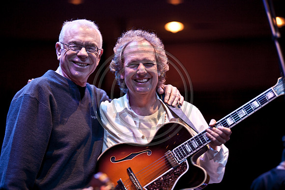 5021_DG_JAZZ_ROOTS_GUITAR VIRUOSOS_Concert_Adrienne_Arsh_Center_ZV4N9389