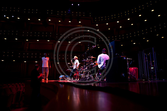 5021_DG_JAZZ_ROOTS_GUITAR VIRUOSOS_Concert_Adrienne_Arsh_Center__MG_7711