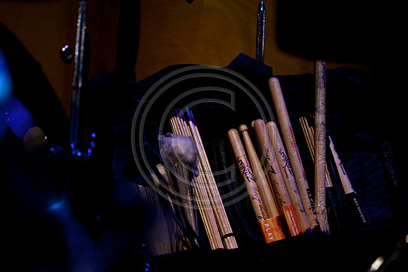 5021_DG_JAZZ_ROOTS_GUITAR VIRUOSOS_Concert_Adrienne_Arsh_CenterZV4N9478