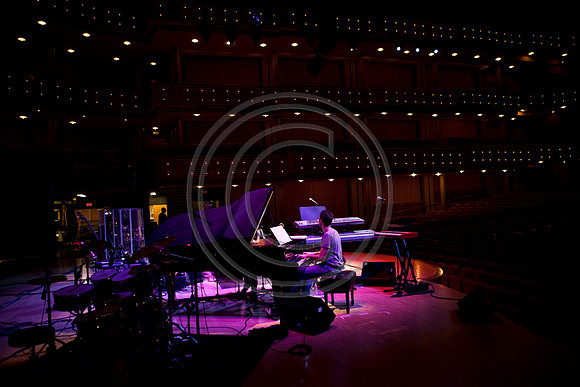5021_DG_JAZZ_ROOTS_GUITAR VIRUOSOS_Concert_Adrienne_Arsh_Center__MG_7686