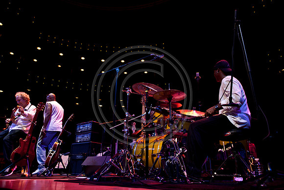 5021_DG_JAZZ_ROOTS_GUITAR VIRUOSOS_Concert_Adrienne_Arsh_Center_MG_7714