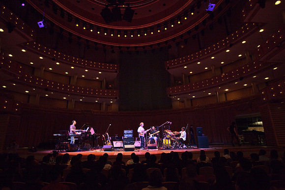5021_DG_JAZZ_ROOTS_GUITAR VIRUOSOS_Concert_Adrienne_Arsh_Center__MG_7784