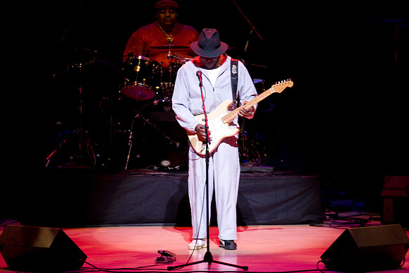 11062009_The_Blues__A0M0325