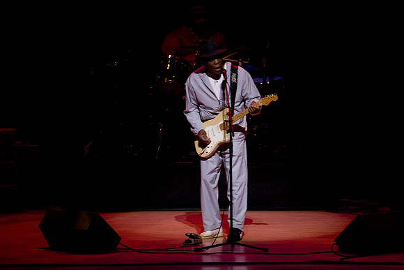 11062009_The_Blues__A0M0329
