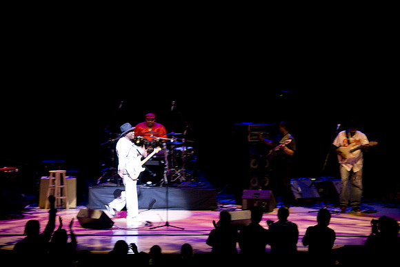 11062009_The_Blues__A0M0316