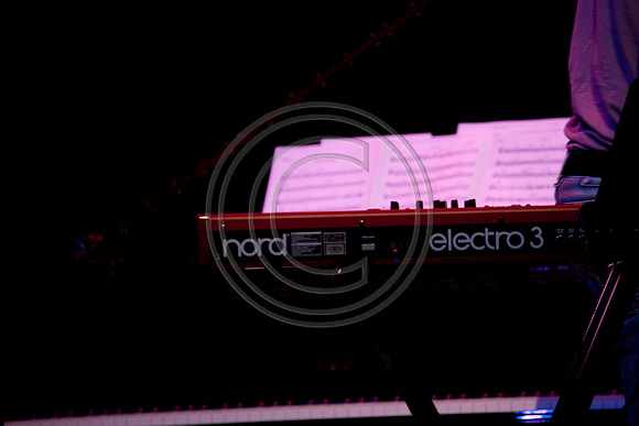 5021_DG_JAZZ_ROOTS_GUITAR VIRUOSOS_Concert_Adrienne_Arsh_CenterVA0M6540