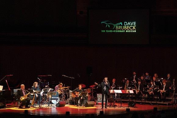 20221028_Dave_Brubeck Trio_JR__DSC9434