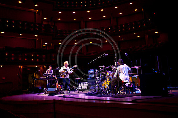 5021_DG_JAZZ_ROOTS_GUITAR VIRUOSOS_Concert_Adrienne_Arsh_Center__MG_7845