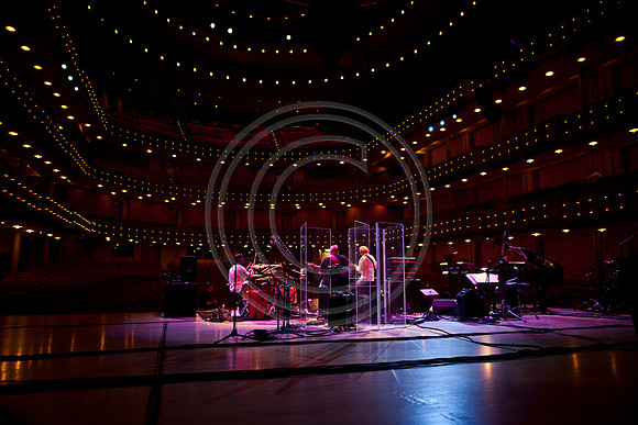 5021_DG_JAZZ_ROOTS_GUITAR VIRUOSOS_Concert_Adrienne_Arsh_Center_MG_7703