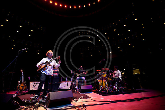 5021_DG_JAZZ_ROOTS_GUITAR VIRUOSOS_Concert_Adrienne_Arsh_Center__MG_7730