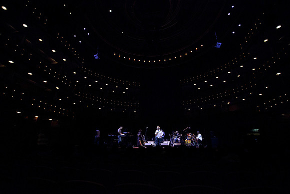 5021_DG_JAZZ_ROOTS_GUITAR VIRUOSOS_Concert_Adrienne_Arsh_Center__MG_7759