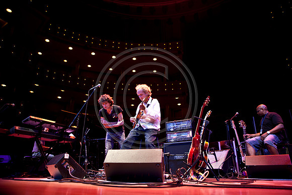 5021_DG_JAZZ_ROOTS_GUITAR VIRUOSOS_Concert_Adrienne_Arsh_Center__MG_7719