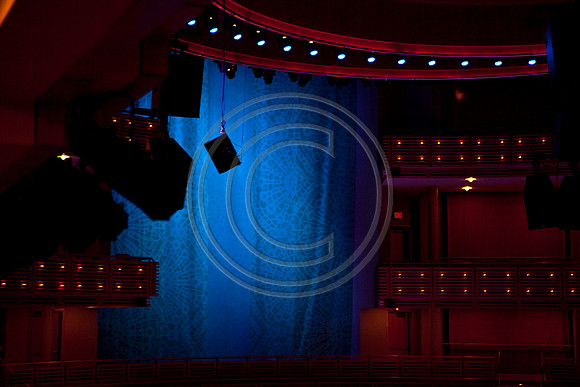 5021_DG_JAZZ_ROOTS_GUITAR VIRUOSOS_Concert_Adrienne_Arsh_Center_MG_7604