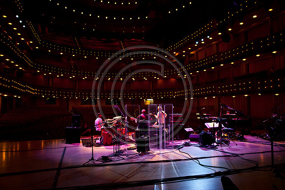 5021_DG_JAZZ_ROOTS_GUITAR VIRUOSOS_Concert_Adrienne_Arsh_Center_MG_7702