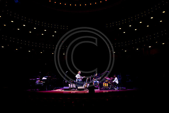 5021_DG_JAZZ_ROOTS_GUITAR VIRUOSOS_Concert_Adrienne_Arsh_Center__MG_7655