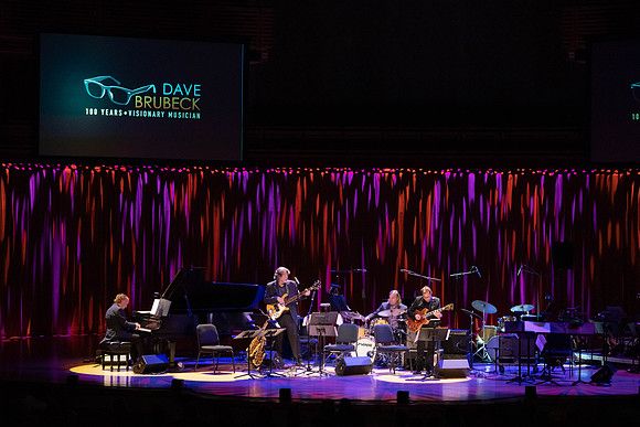 20221028_Dave_Brubeck Trio_JR__DSC8429