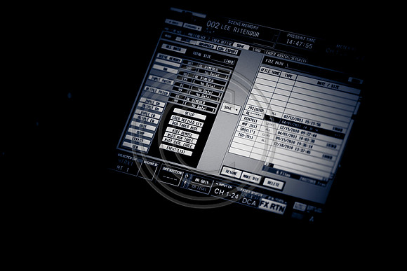 5021_DG_JAZZ_ROOTS_GUITAR VIRUOSOS_Concert_Adrienne_Arsh_CenterZV4N9318
