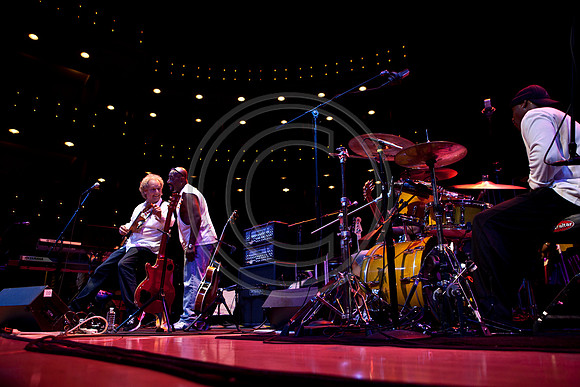 5021_DG_JAZZ_ROOTS_GUITAR VIRUOSOS_Concert_Adrienne_Arsh_Center__MG_7713