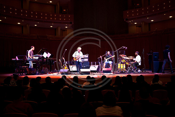5021_DG_JAZZ_ROOTS_GUITAR VIRUOSOS_Concert_Adrienne_Arsh_CenterIMG_7771 2