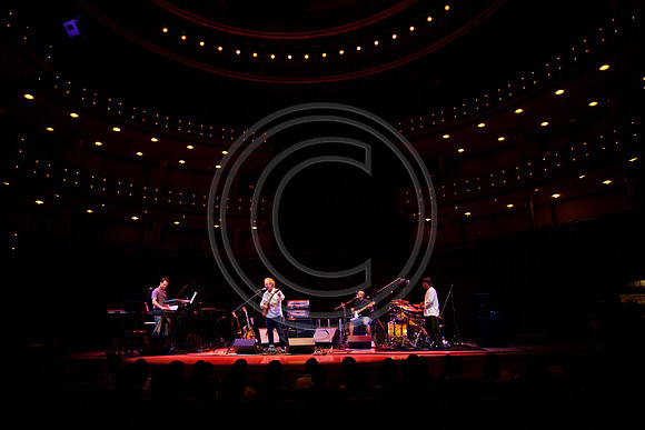 5021_DG_JAZZ_ROOTS_GUITAR VIRUOSOS_Concert_Adrienne_Arsh_Center_MG_7788