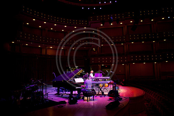 5021_DG_JAZZ_ROOTS_GUITAR VIRUOSOS_Concert_Adrienne_Arsh_Center__MG_7681