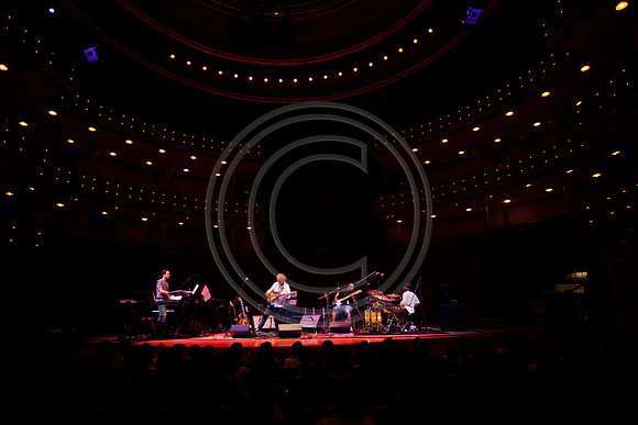 5021_DG_JAZZ_ROOTS_GUITAR VIRUOSOS_Concert_Adrienne_Arsh_Center_MG_7786
