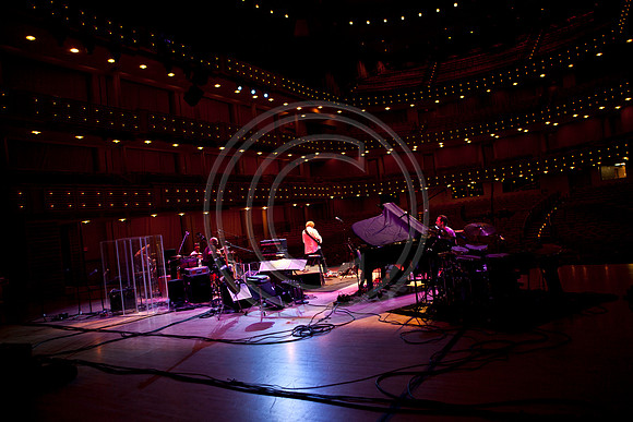 5021_DG_JAZZ_ROOTS_GUITAR VIRUOSOS_Concert_Adrienne_Arsh_Center__MG_7687