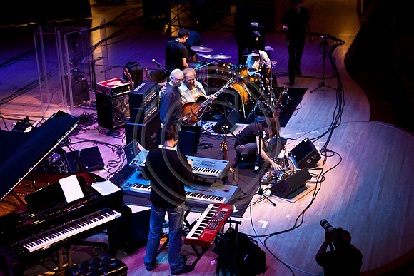 5021_DG_JAZZ_ROOTS_GUITAR VIRUOSOS_Concert_Adrienne_Arsh_Center_MG_7583
