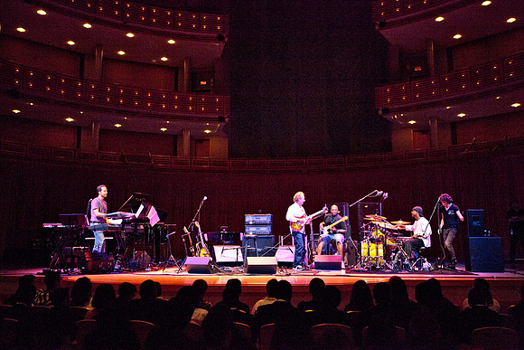 5021_DG_JAZZ_ROOTS_GUITAR VIRUOSOS_Concert_Adrienne_Arsh_Center__MG_7776