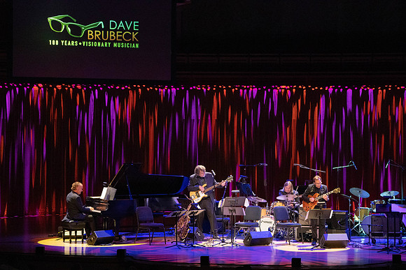 20221028_Dave_Brubeck Trio_JR__DSC8449