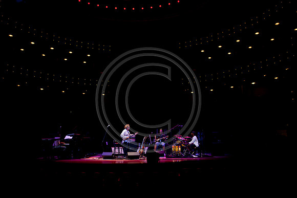 5021_DG_JAZZ_ROOTS_GUITAR VIRUOSOS_Concert_Adrienne_Arsh_Center__MG_7654
