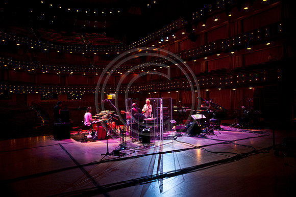 5021_DG_JAZZ_ROOTS_GUITAR VIRUOSOS_Concert_Adrienne_Arsh_Center_MG_7704