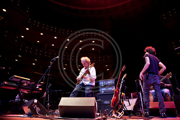 5021_DG_JAZZ_ROOTS_GUITAR VIRUOSOS_Concert_Adrienne_Arsh_Center_MG_7724