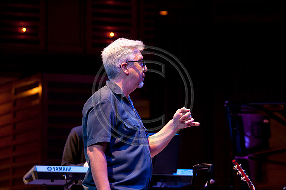 5021_DG_JAZZ_ROOTS_GUITAR VIRUOSOS_Concert_Adrienne_Arsh_CenterVA0M6356