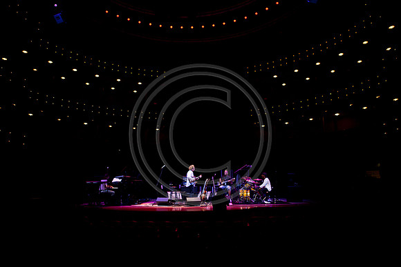 5021_DG_JAZZ_ROOTS_GUITAR VIRUOSOS_Concert_Adrienne_Arsh_Center__MG_7656