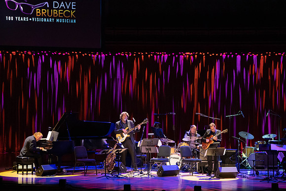 20221028_Dave_Brubeck Trio_JR__DSC8431