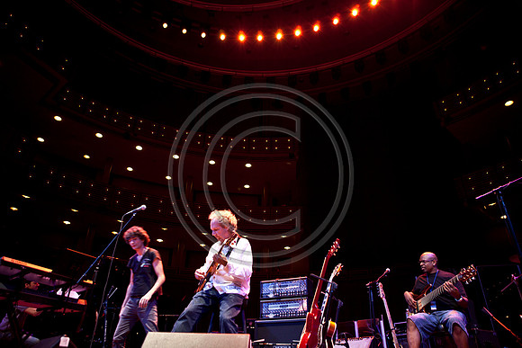 5021_DG_JAZZ_ROOTS_GUITAR VIRUOSOS_Concert_Adrienne_Arsh_Center_MG_7723