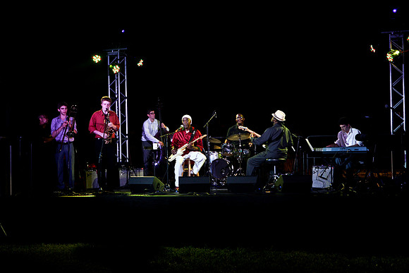 5033_DG_FAIRCHILD_GARDENS_BUDY_GUY_Miami_FL_2011_1_IMG_2041