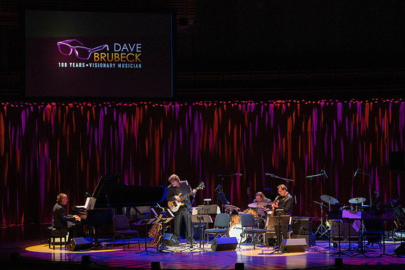 20221028_Dave_Brubeck Trio_JR__DSC8761