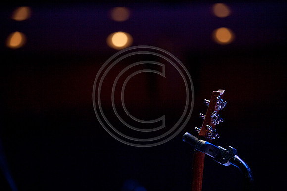 5021_DG_JAZZ_ROOTS_GUITAR VIRUOSOS_Concert_Adrienne_Arsh_Center_ZV4N8716