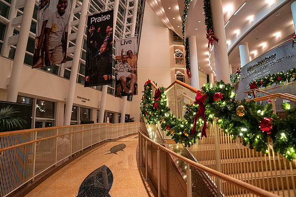 20211217_Mural Adrienne Arsht Christmas Dianne_Reeves Councert_DSC5818